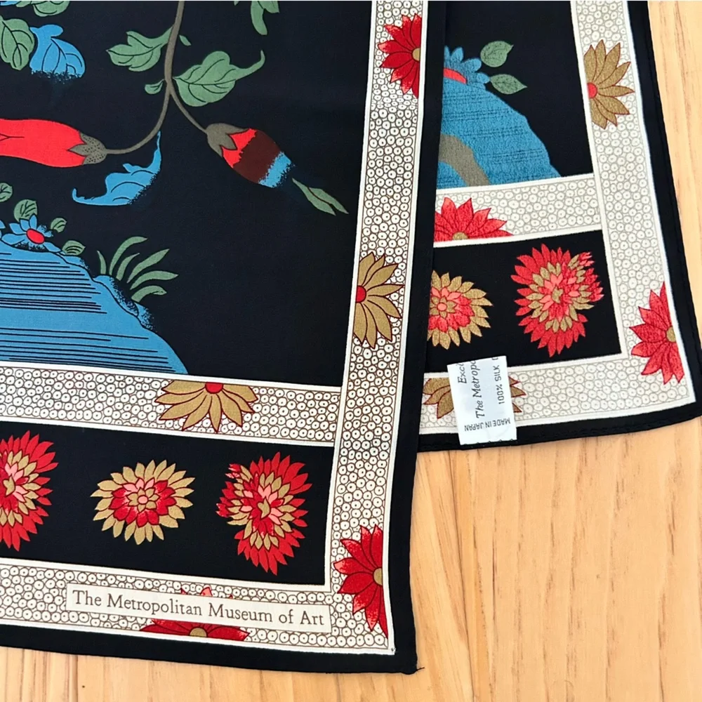 The Metropolitan Museum of Art OS NWOT Oing Scarf Japan Black Multi Floral